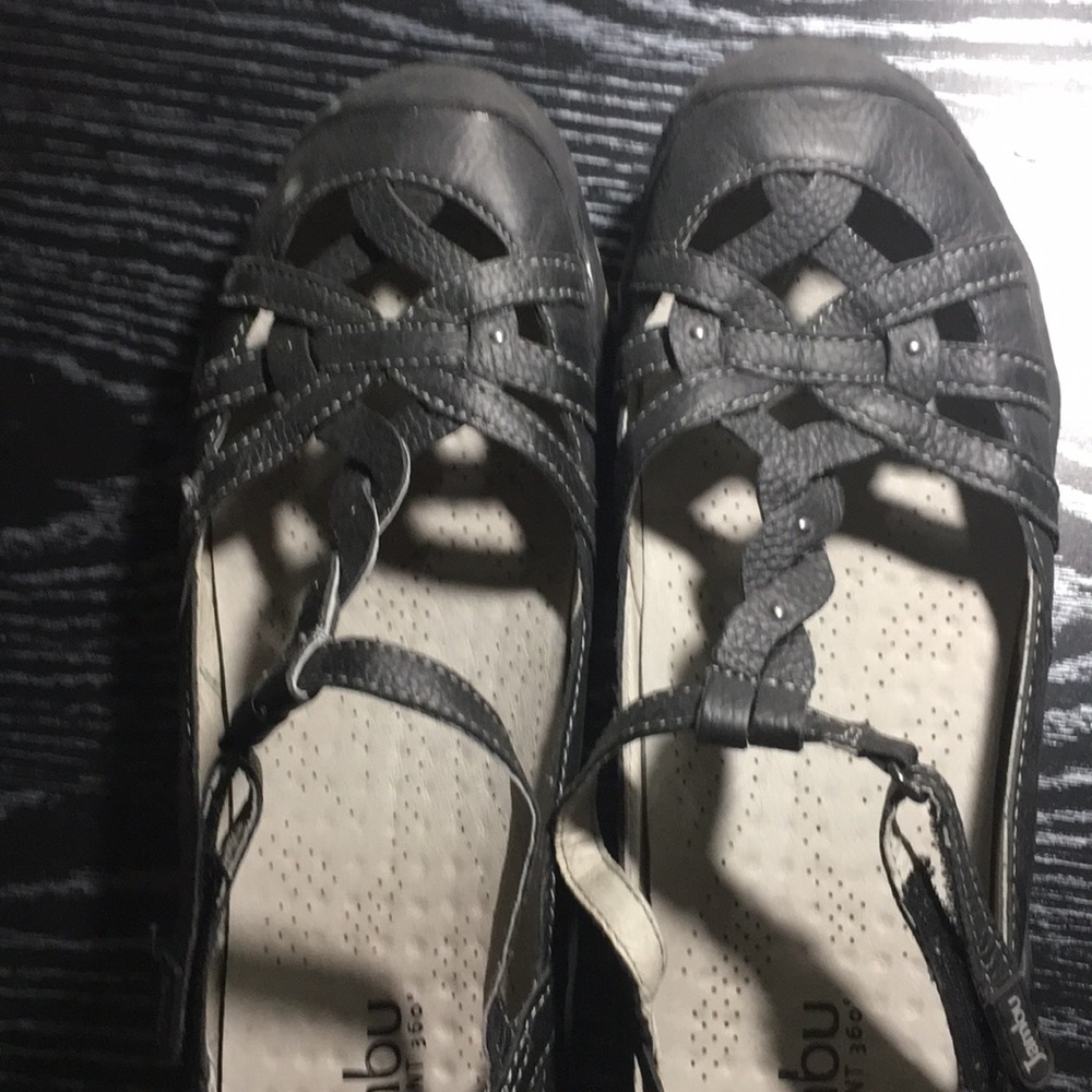 Jambu sandals